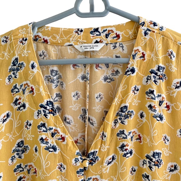 Denver Hayes | Front Tie Floral Top - Picture 3 of 11